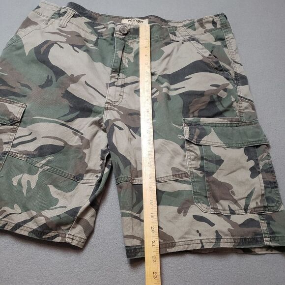 WRANGLER  Camo Cargo Shorts AUTHENTICS ▪︎ Camo Cargo Shorts▪︎ Pockets ▪︎ Size 42 - Picture 10 of 10